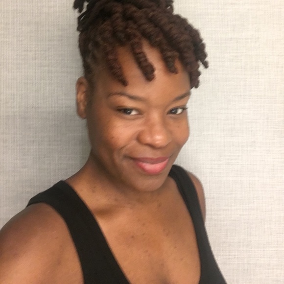 Meet your Posher, Nadia - Picture 3 of 3